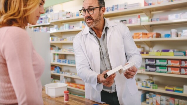 Apotheker sollen Patienten über Nebenwirkungen aufklären und sie ermuntern, dass sie diese melden.(r / Foto: Jacob Lund)