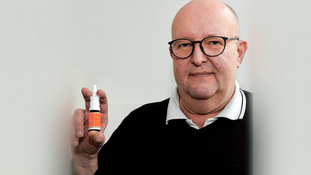 Apotheker Rainer Brosig, Entwickler eines
Notfallsets von nasalem Fentanyl,wurde
mit dem Ehrenbrief der Deutschen PalliativStiftung ausgezeichnet. (r / Foto: Thomas Sitte)                                                                                                     