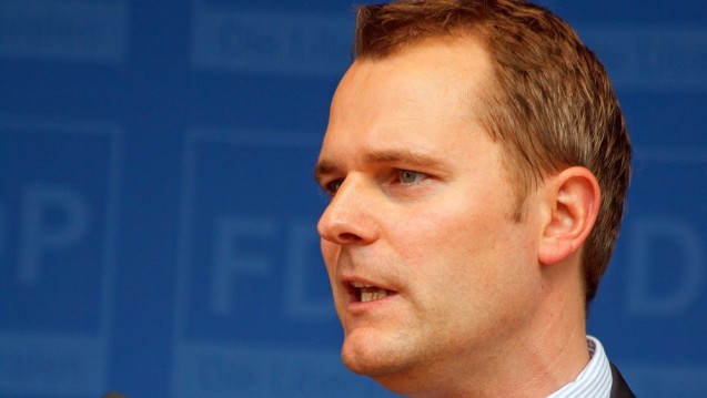 Der ehemalige FDP-Gesundheitsminister Daniel Bahr wechselt bald in den Vorstand der Allianz-Krankenversicherung. (Foto: Dirk Vorderstraße / Wikimedia, CC BY 2.0)