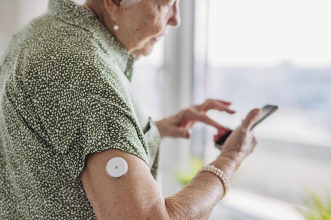 Sensoren für eine kontinuierliche Blutzuckermessung können zu irritativen oder allergischen Ekzemen führen.