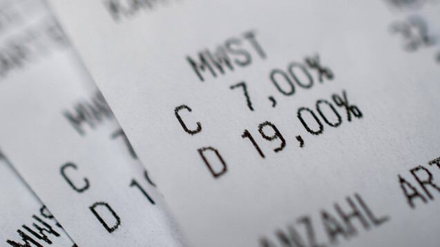 Die Kassen fordern, den Mehrwertsteuersatz auf Arzneimittel von 19 auf 7 Prozent zu senken. (Foto: IMAGO / mhphoto)&nbsp;