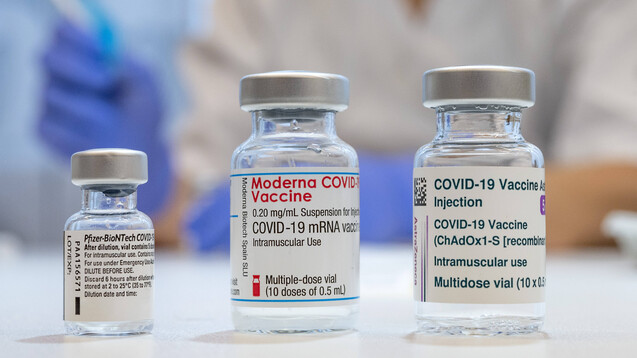 Wer kann, soll ran: Prioritär impfberechtigte Beschäftigte in der ambulanten und stationären Versorgung sollen jetzt die Chance nutzen und sich gegen COVID-19 impfen lassen, meint die Ärzteschaft. (c / Foto: IMAGO / TT)