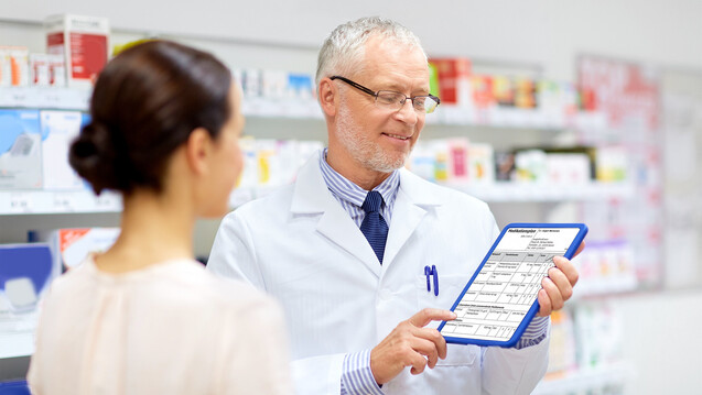 Wenn der Medikationsplan digital wird, sollen die Apotheker eingebunden werden. Nur ein Honorar ist bisher nicht gesetzlich festgelegt. (Foto: stock.adobe.com / Syda Productions)