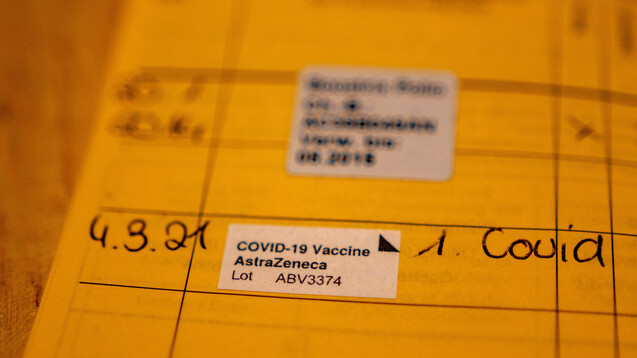 Deutschland wurde offenbar nicht mit der besagten Charge ABV5300 des COVID-19-Impfstoffs von AstraZeneca beliefert. (Foto: IMAGO / Nicolaj Zownir)