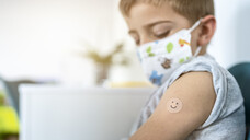 Pfizer/Biontech könnte es gelingen, den ersten COVID-19-Impfstoff für Kinder ab fünf Jahren zur Zulassung zu bringen. (Foto: Albert / AdobeStock)