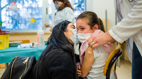 Vier Szenarien für die Kinderimpfung zwischen fünf und elf Jahren