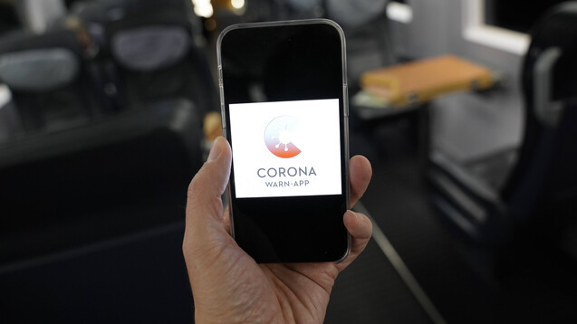 Nach anfänglichen „Kinderkrankheiten" wird die Corona-Warn-App inzwischen positiv angenommen. (p / Foto: imago images / Political-Moments)&nbsp;
