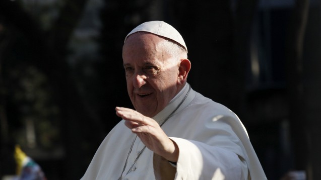 Eine gewisse Flexibilität in Verhütungsfragen: Papst Franziskus kurz vor seinem Rückflug von Mexiko nach Rom. (Foto: dpa)