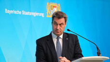 Bayerns Ministerpräsident Markus Söder (CSU) gerät zunehmend unter Druck. (m / Foto: imago images / Sammy Minkoff)