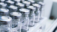 Der Austausch biotechnologisch hergestellter Arzneimittel in der Apotheke ist und bleibt höchst umstritten. (Foto: nordroden / AdobeStock)
