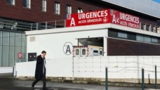 Das Krankenhaus in Rennes: Pharmokologen fordern, aus der fatalen Studie, in deren Folge ein Proband starb, deutliche Lehren zu ziehen. (Foto: dpa)