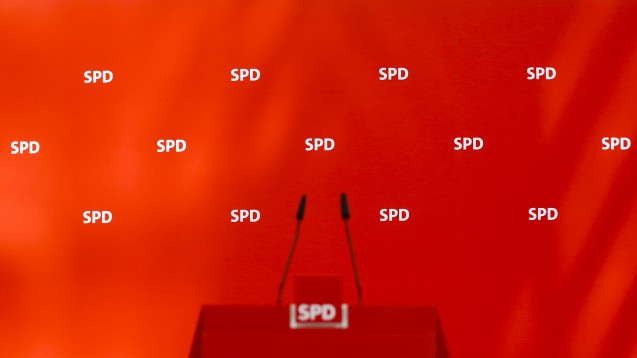 Keine Aussage: Im ersten Entwurf zum SPD-Wahlprogramm schweigt die SPD zu allen brisanten Apothekenthemen. (Foto: dpa)