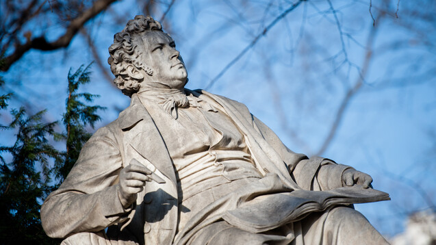 Das Denkmal für Franz Schubert im Stadtpark in Wien erinnert an den bekannten Komponisten, der von 1797 bis 1828 lebte. (s / Foto:&nbsp;irimeiff / AdobeStock)