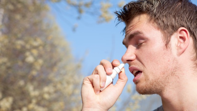 Nasenspray mit Levocabastin oder Azelastin bringt Heuschnupfen-Geplagten schnelle Linderung. (Foto: drubig-photo / Fotolia)