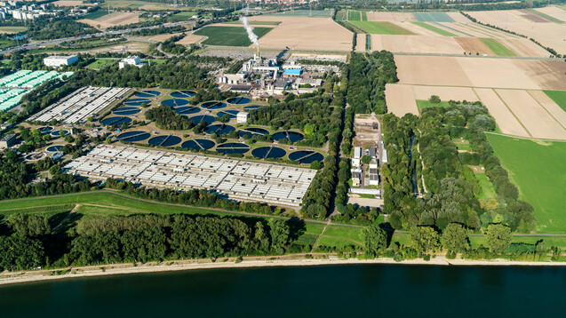 Die BASF Kläranlage in Ludwigshafen soll eine der größten ihrer Art weltweit sein: Insgesamt besitzt die Kläranlage eine Kapazität, die für die Abwassermenge von circa drei Millionen Menschen ausreichen würde. (x / Foto: BASF)