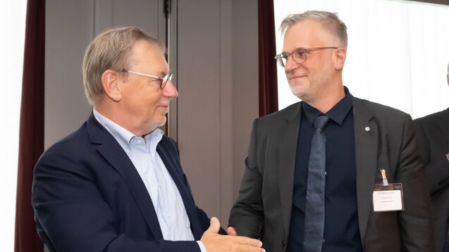 Weigeldt übergibt an Beier (r.): Der Hausärzteverband hat einen neuen Chef und ein neues Führungsteam. (Foto: Georg J. Lopata/axentis.de)