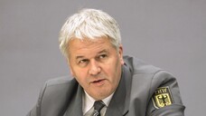 THW-Präsident Albrecht Broemme will die Apotheken in
Deutschland intensiver in den Bevölkerungsschutz einbinden und ihnen dafür
einen besonderen Status geben.(r/ Foto: imago images/Metodi Popow)