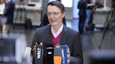 Kein Unterhaken: Bundesgesundheitsminister Karl Lauterbach. (Foto: IMAGO / Bernd Elmenthaler)