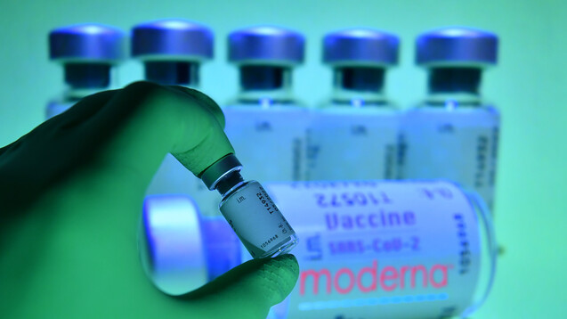 Die USA könnten bald schon mit zwei mRNA-Impfstoffen gegen COVID-19 impfen. Die FDA berät über die Zulassung von Modernas mRNA-1273. (p / Foto: picture alliance / SvenSimon | Frank Hoermann)