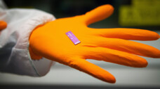 Beispiel eines Implantats, das mit fünf Biosensoren ausgestattet ist, die Moleküle wie Glucose oder Cholesterin erkennen können. (Symbolbild) (Foto: RFBSIP / AdobeStock)