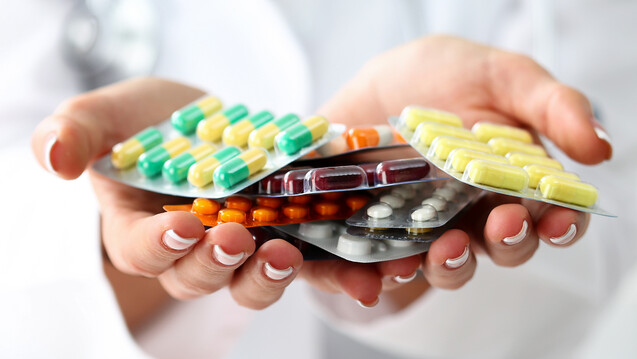 Insgesamt sind, gemessen am Apothekenabsatz, die Zahl der Antibiotika gesunken. Am meisten verordnen IQVIA zufolge die Ärzte Amoxicillin und Cefuroxim. ( r / Foto: megaflopp / stock.adobe.com)