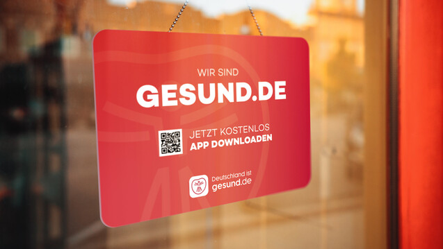 An gesund.de angeschlossene Apotheken erhalten ein Welcome-Kit mit Werbemitteln und einem Gütesiegel. (Foto: gesund.de)