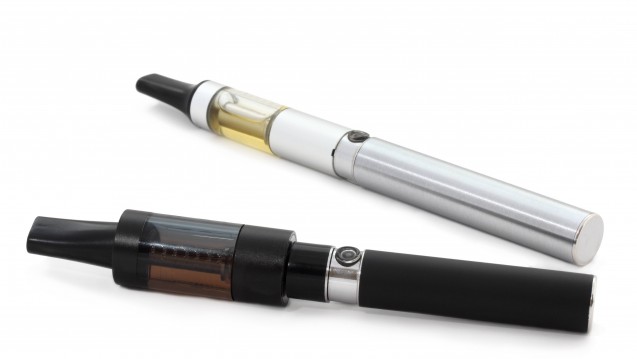 Sind E-Zigaretten wirklich so harmlos? Auf jedenfall kommen Aufhörwillige mit nikotinhaltigen Liquids nicht aus ihrer Sucht. (Foto: Imago)
