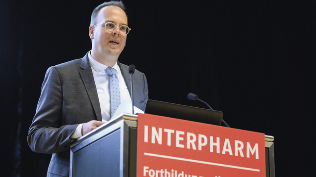 Dr. Benjamin Wessinger, Geschäftsführer des Deutschen Apotheker Verlages, erklärt in einer Pressemitteilung, warum die Interpharm 2020 abgesagt wird. (s / Foto: Schelbert)