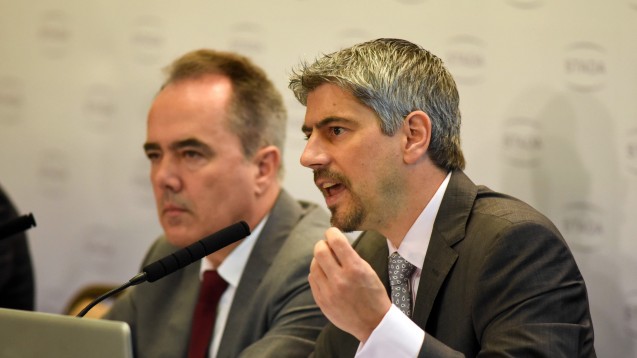 Stada-Vorstandsvorsitzender Matthias Wiedenfels (r.) und Finanzchef Helmut Kraft: Wer ergänzt das verbliebene Führungsteam? (Foto: dpa)