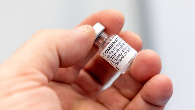 Wegen der anstehenden Impfungen in Arztpraxen wird die Coronavirus-Impfverordnung angepasst. Die ABDA hat nun eine Stellungnahme vorgelegt. &nbsp;(Foto: IMAGO / CTK Photo)