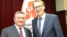 Beide überzeugt vom Rx-Versandverbot: Bundesgesundheitsminister Hermann Gröhe und AVNR-Chef Thomas Preis kritisierten die SPD-Bundestagsfraktion dafür, gegen das Verbot votiert zu haben. (Foto: AVNR)