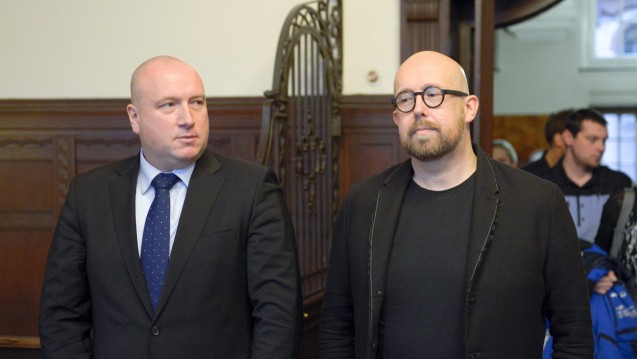 Anwalt Carsten Wegner und Thomas Bellartz halten Polizei und Staatsanwaltschaft Durchstechereien an die Presse vor. (Foto: Külker)