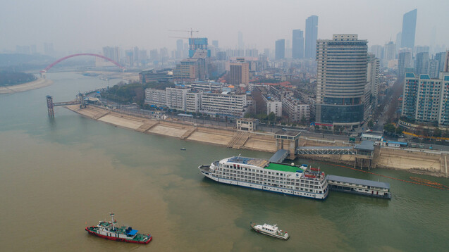 Wuhan am 21. Februar: Das Schiff Lanjing wird als „Wasser-Hotel“ für medizinisches Personal genutzt. (c / Foto: imago images / Xinhua)