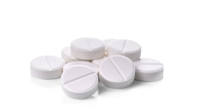 Durch den Erstattungsausschluss von Paracetamol (1000 mg) verschrieben die Allgemeinmediziner einem Viertel der Patienten ein anderes Schmerzmittel, und zwar am häufigsten Naproxen, Oxycodon und Tramadol. (Foto: watkung / adobe.stock.com)