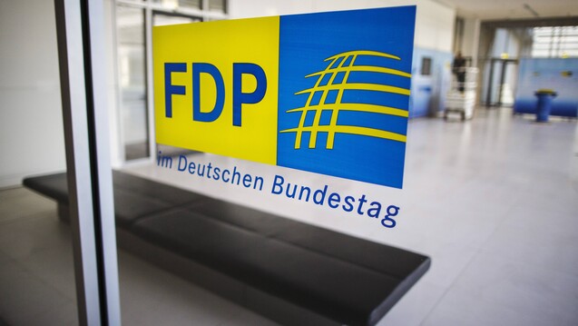 Die FDP-Bundestagsfraktion stellt der Bundesregierung kritische Fragen zum Datenschutz in Apotheken. (Foto: Imago)