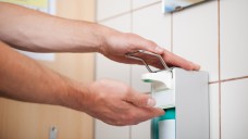 Regelmäßiges Händewaschen hilft bei der Infektionsprävention. (Foto: contrastwerkstatt/Fotolia)