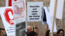 Bei den Apothekenprotesten im letzten Jahr ging es auch um Lieferengpässe. (Foto: IMAGO / Karina Hessland)