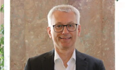 Ulrich Jaehde, Professor für Klinische Pharmazie an der Rheinischen Friedrich-Wilhelms-Universität Bonn, beim Pharmacon in Meran. (Foto: DAZ)
