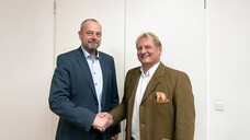 Teles-Vorstand Oliver Olbrich und GVL- Geschäftsführer Michael Dörr. (Foto: GVL-Rechenzentrum)