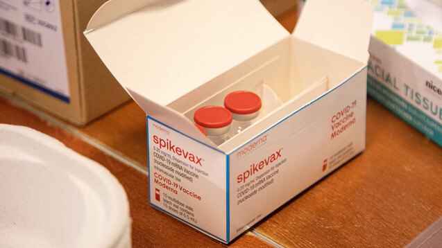 Auch der COVID-19-Impfstoff von Moderna ist jetzt länger haltbar: neun statt sieben Monate. (Foto: IMAGO / NurPhoto)