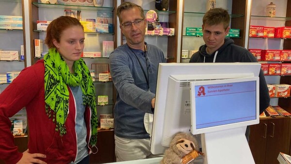 Magdeburger Medizinstudierende blicken in den Apothekenalltag