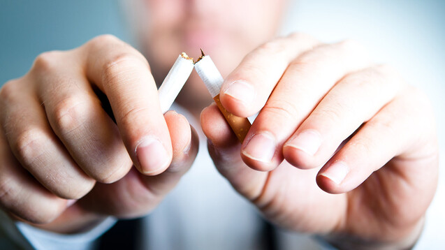Zahlreiche Angebote, unter anderem im Internet, unterstützten Menschen, wenn sie mit dem Rauchen aufhören möchten. (Foto: Rumkugel / AdobeStock)