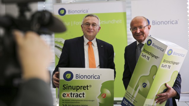 Dr. Uwe Baumann (links), Leiter Global Business und Vorstandsmitglied von
Bionorica, und der Vorstandsvorsitzende Prof. Dr. Michael A. Popp freuen sich über gute Zahlen. ( Foto: BIonorica)