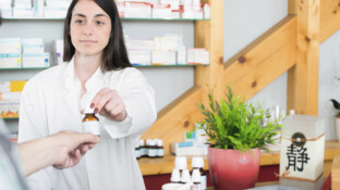 Kann Arzneimittelberatung in der Apotheke Werbung sein?