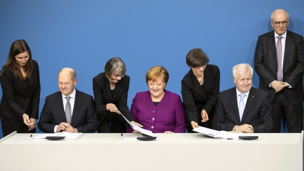 Union und SPD unterzeichnen Koalitionsvertrag