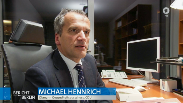 Der CDU-Politiker Michael Hennrich fordert Bundesgesundheitsminister Jens Spahn auf, keine Angst vor den Krankenkassen zu haben und die Streichung der exklusiven Rabattverträge auf den Weg zu bringen. (s / Foto/ Screenshot: ARD/DAZ.online)