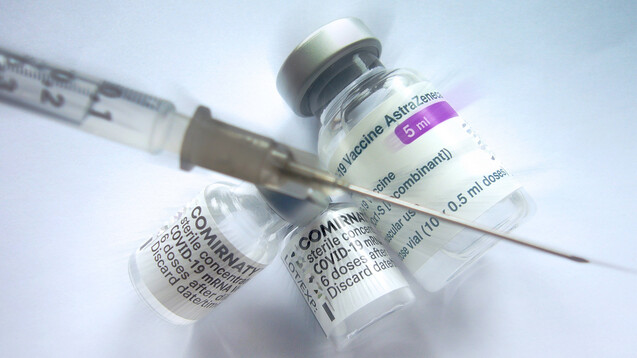 Worauf müssen Apotheker bei der COVID-19-Impfstoffbestellung von Privatarztpraxen achten? Viele Vorgänge sind gleich wie bei Vertragsärzten. (Foto: IMAGO / Sven Simon)