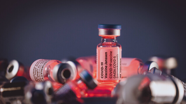 Auch für den Einmalimpfstoff von Johnson &amp; Johnson (COVID-19-Impfstoff Janssen) könnte bald eine Auffrischimpfung kommen. (Foto: IMAGO / Eibner Europa)