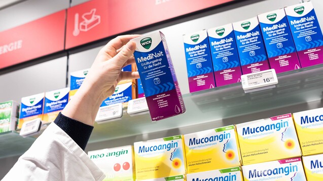 &nbsp;Die Nachfrage bei rezeptfreien Arzneien ist im März vor allem bei Paracetamol-haltigen Mitteln und Vitaminpräparaten viel höher gewesen als sonst.(Foto: imago images / Uwe Steinert)