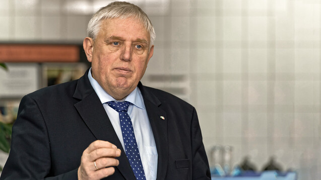 NRW-Gesundheitsminister Karl-Josef Laumann (CDU) rudert zurück und fordert jetzt ein Rx-Versandverbot exklusiv für EU-Versender. (s / Foto: Imago)